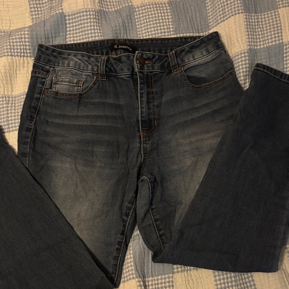 D. Jeans Women’s Classic Cropped Straight Blue Jeans